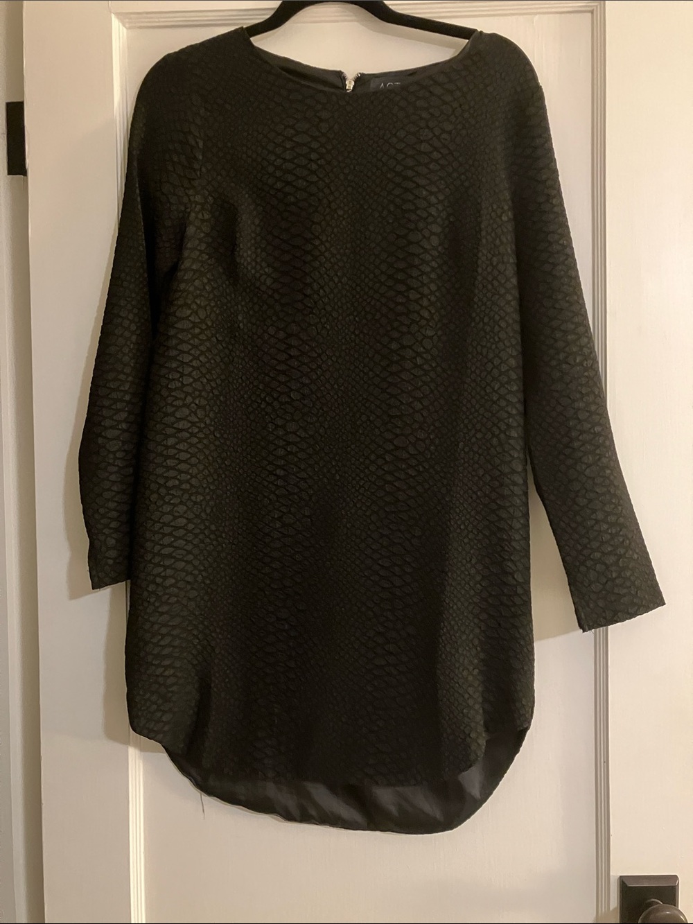 ASTR Black Textured Long Sleeve Tunic Dress